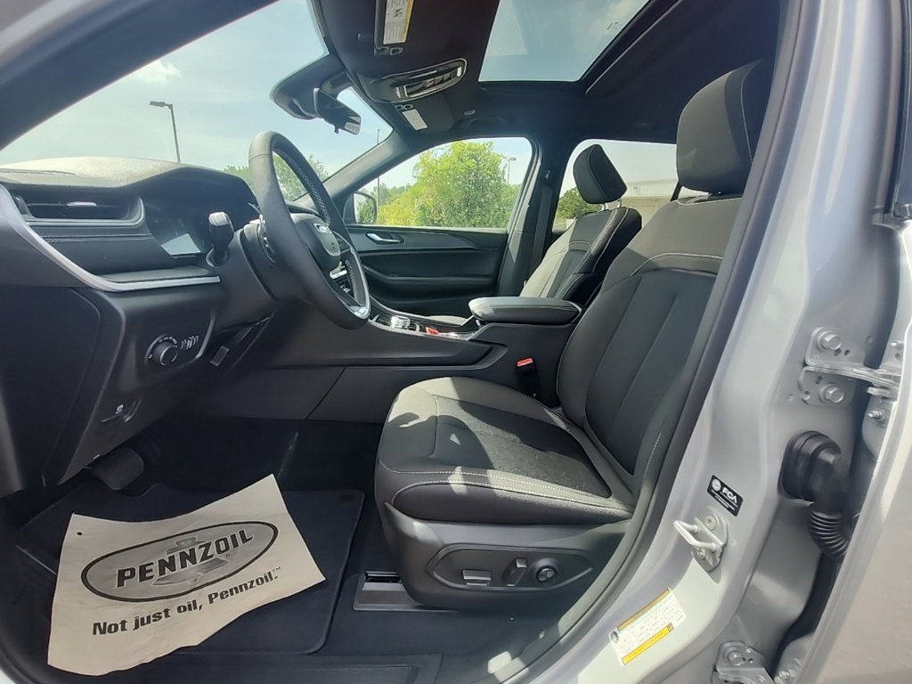 New 2026 Jeep Grand Cherokee Laredo X RWD image 18