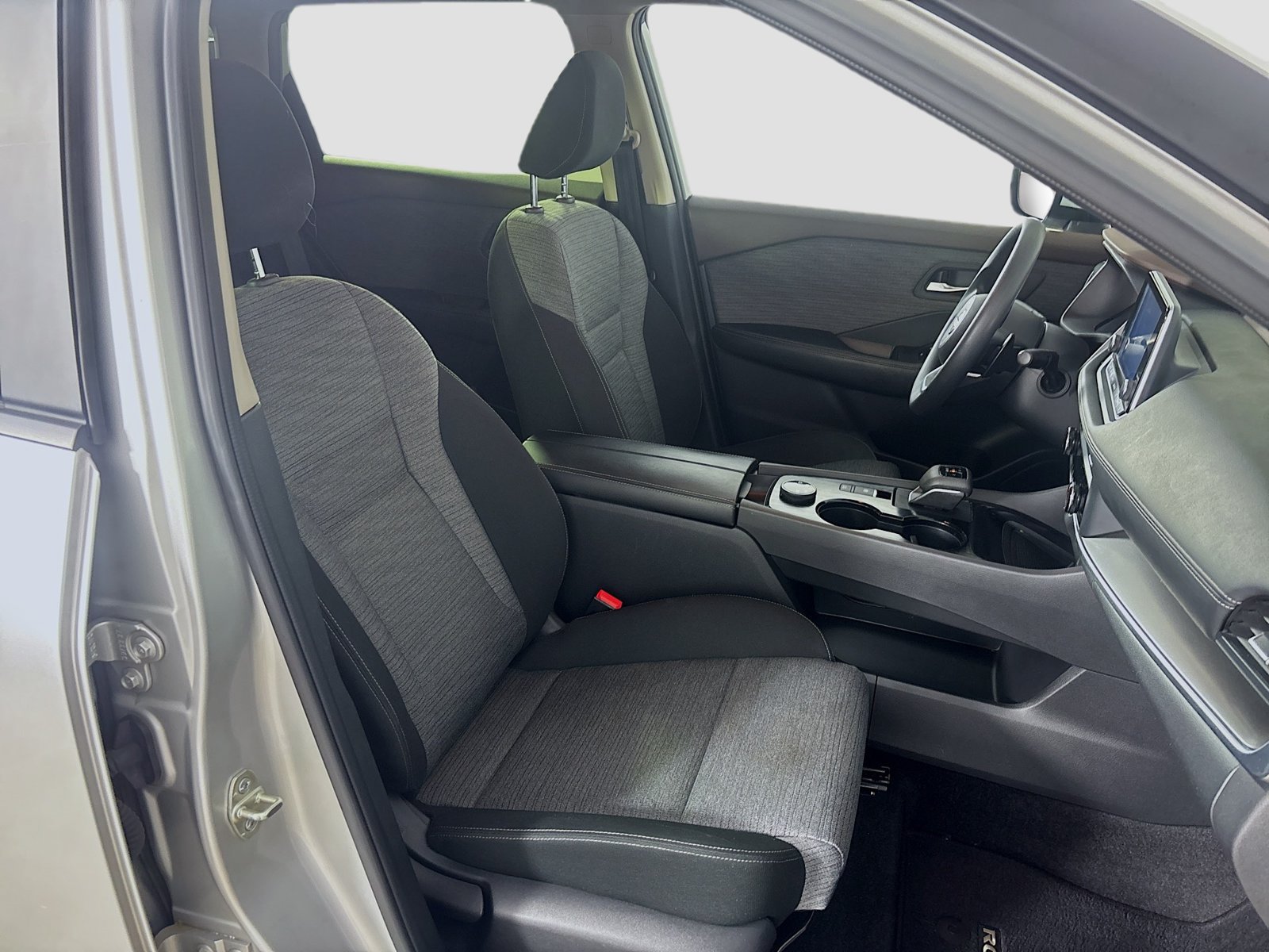 Used 2023 Nissan Rogue SV AWD/4WD image 25