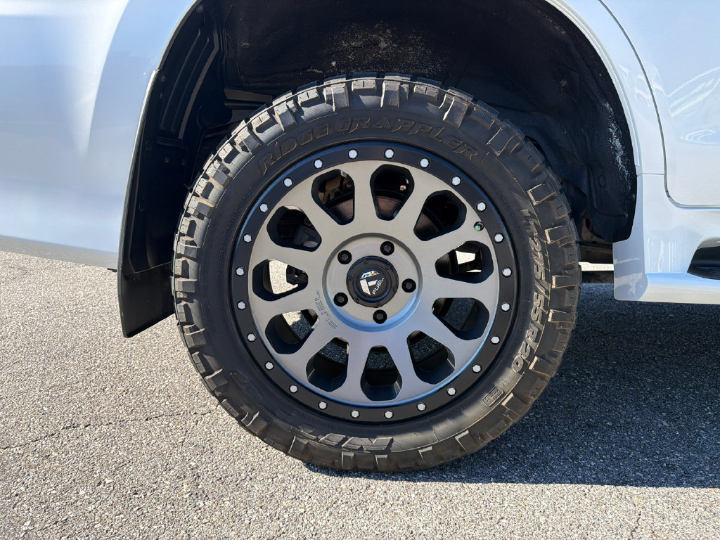 Used 2017 Lexus LX 570 4WD w/ Luxury Package image 17