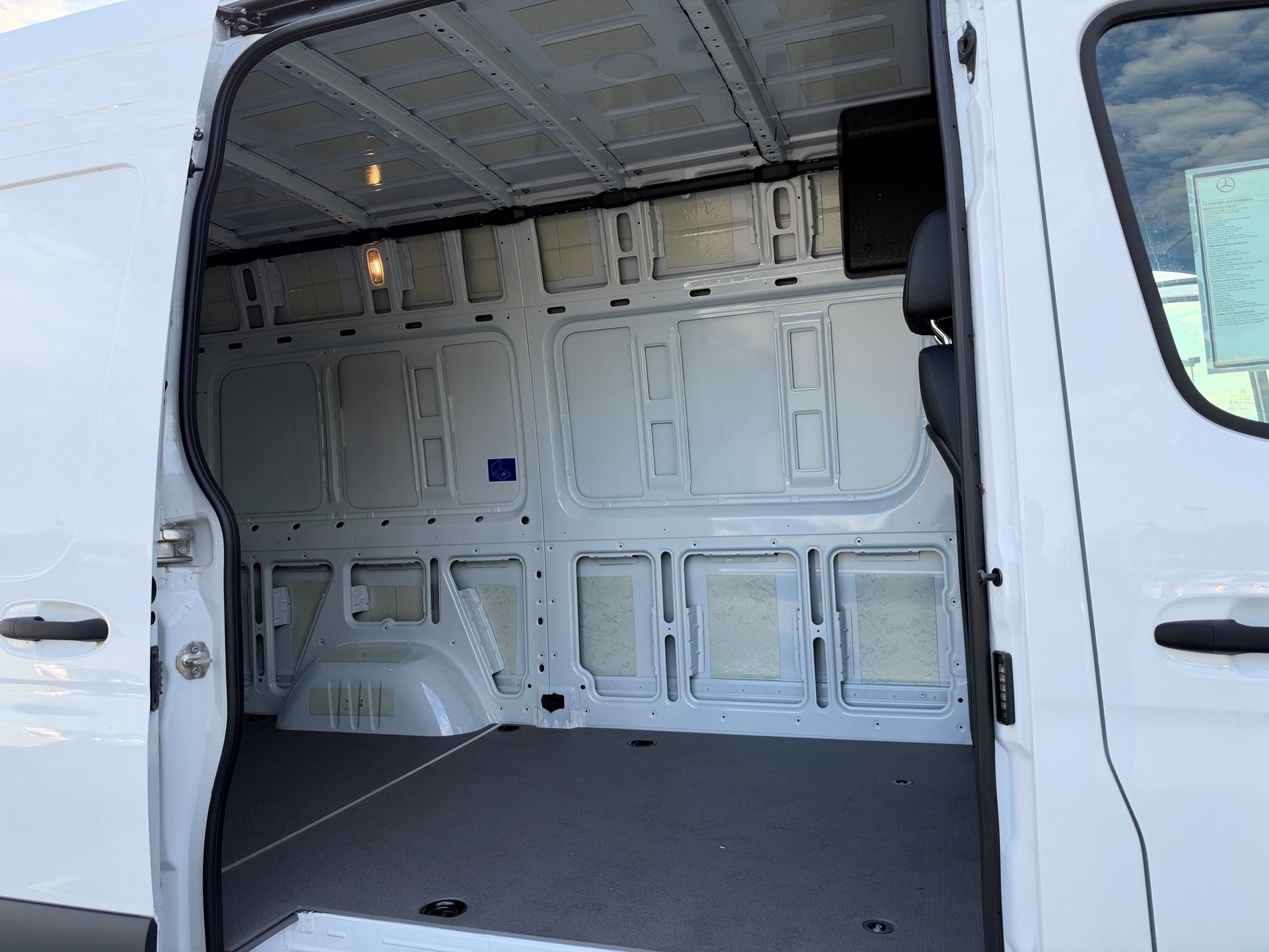 Used 2025 Mercedes-Benz Sprinter 2500 image 19