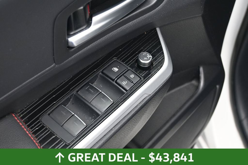 Used 2025 Toyota Sienna XSE AWD/4WD image 17