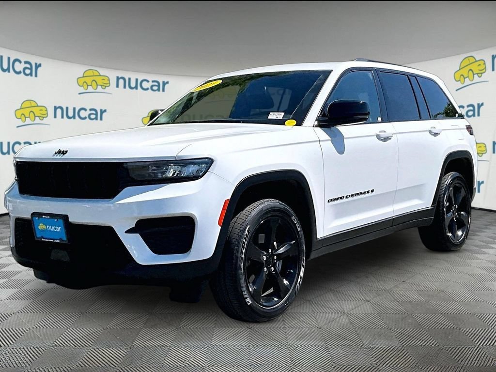 Used 2023 Jeep Grand Cherokee Altitude AWD/4WD image 3