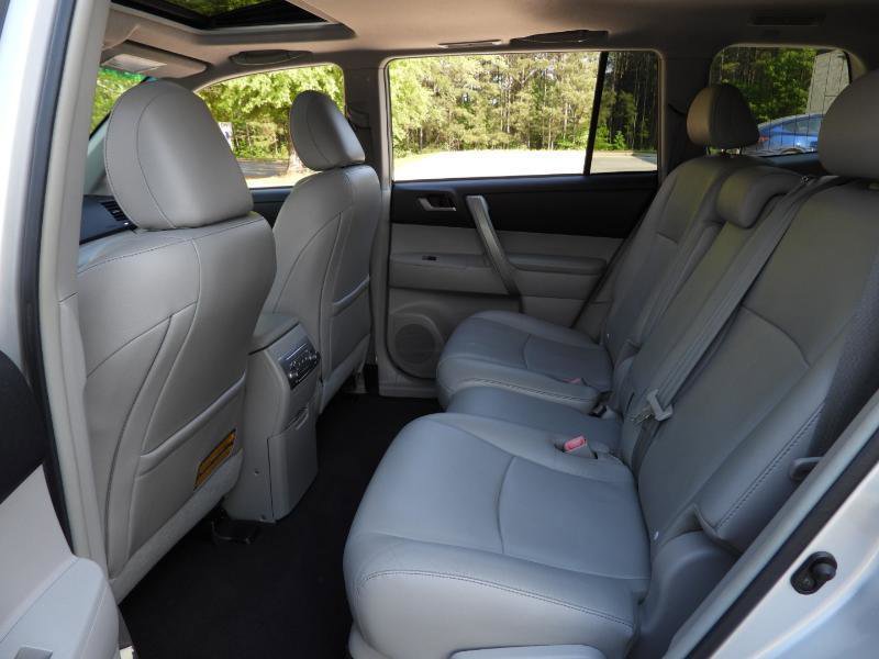Used 2012 Toyota Highlander SE w/ Tow Pkg FWD image 35