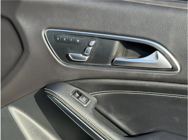 Used 2018 Mercedes-Benz CLA 250 image 31
