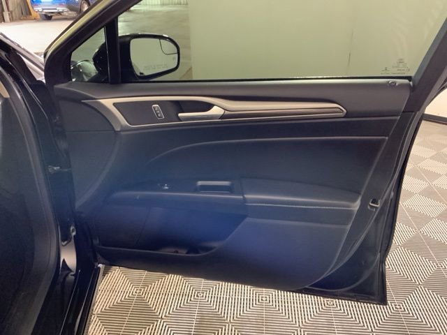 Used 2017 Ford Fusion SE w/ Equipment Group 202A FWD image 26