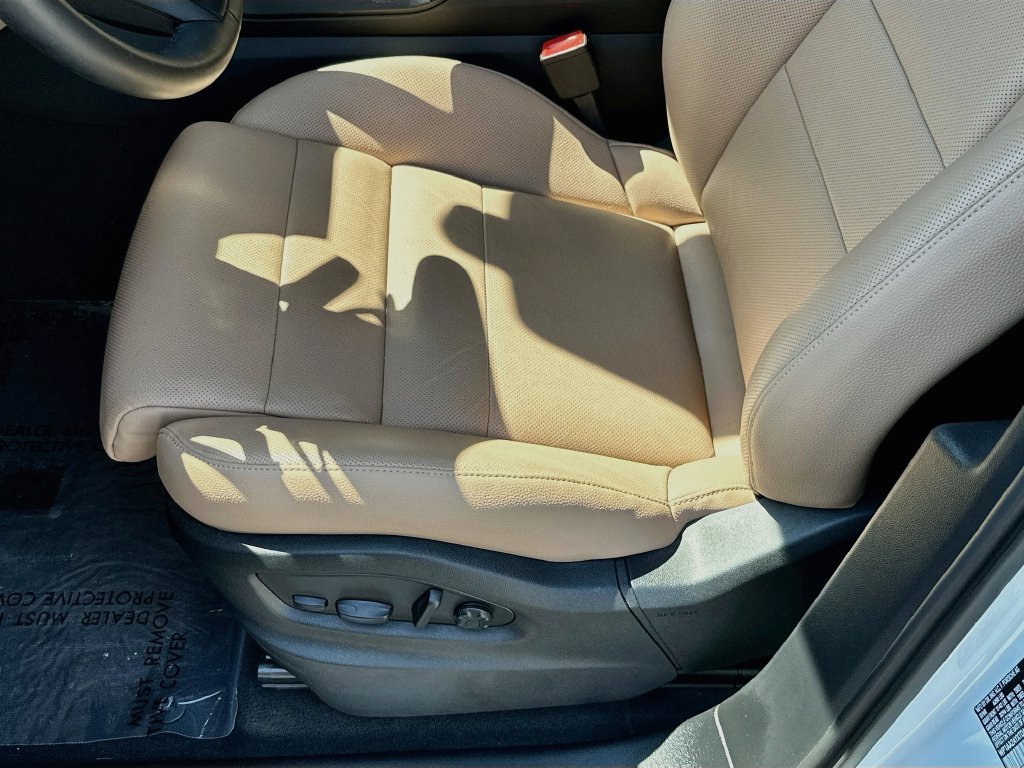 Certified 2026 Porsche Cayenne AWD/4WD image 22