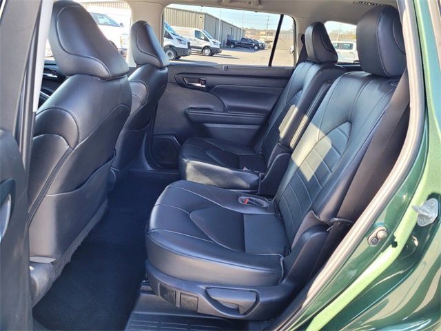 Used 2023 Toyota Highlander XLE image 9