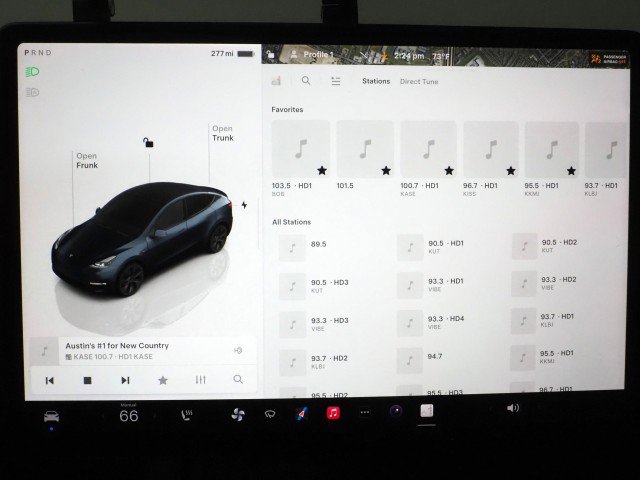 Used 2025 Tesla Model Y AWD image 28