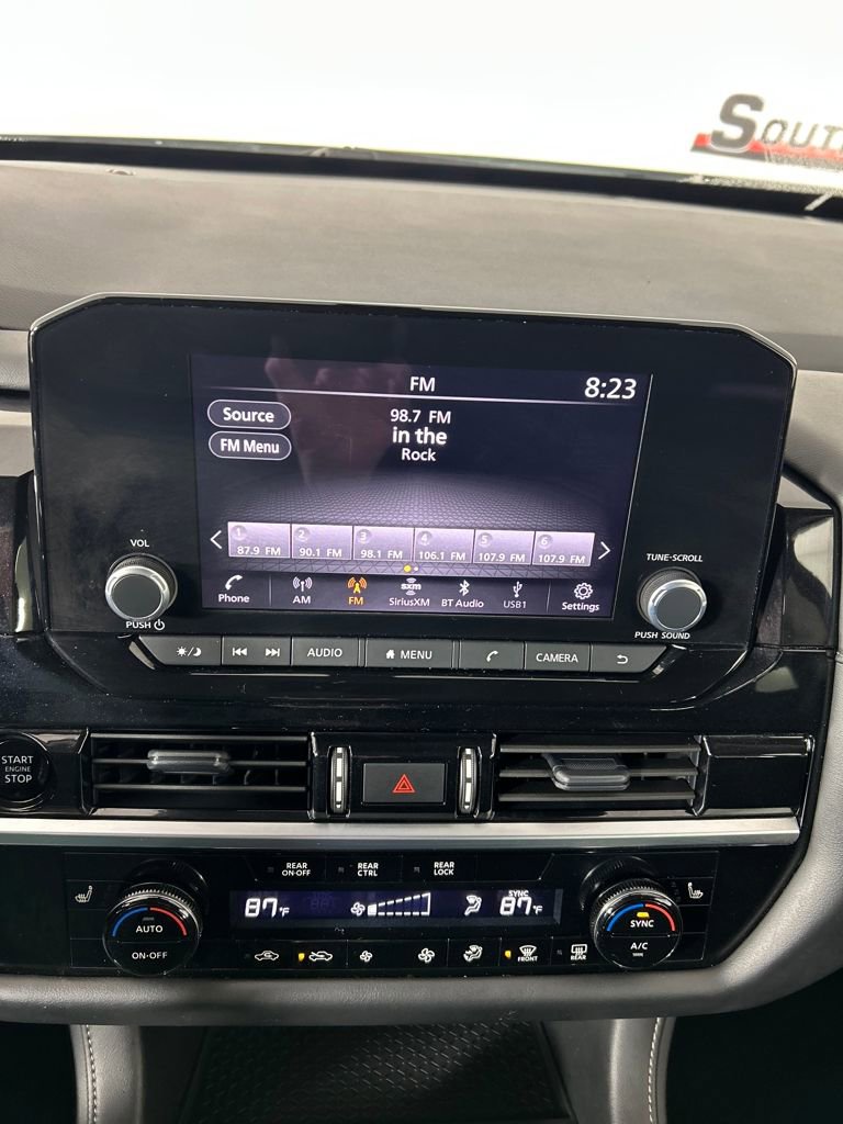 Used 2025 Nissan Pathfinder SV image 14