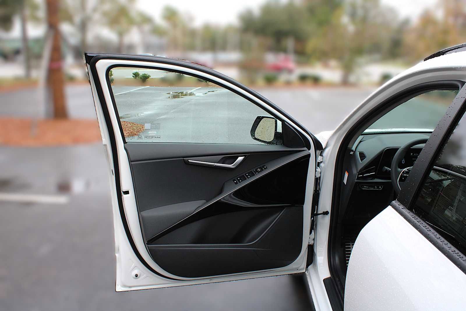 New 2025 Kia Niro EX image 17