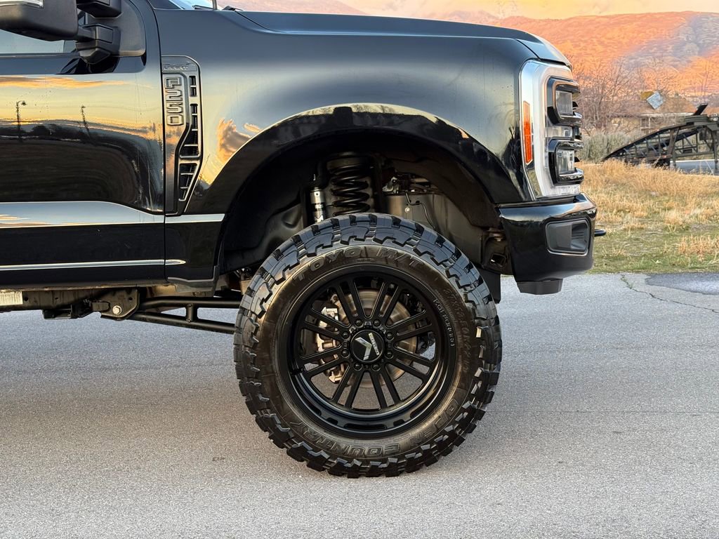 Used 2023 Ford F250 Lariat w/ Chrome Package image 3