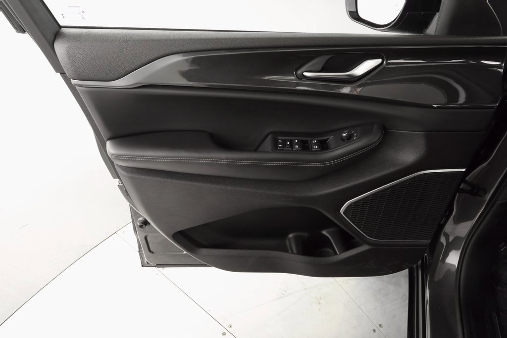 Certified 2022 Jeep Grand Cherokee Altitude image 18