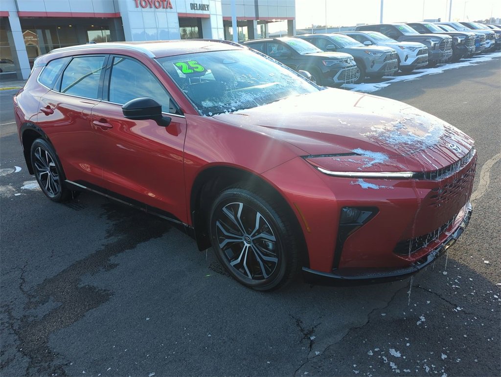 Used 2025 Toyota Crown Signia image 1