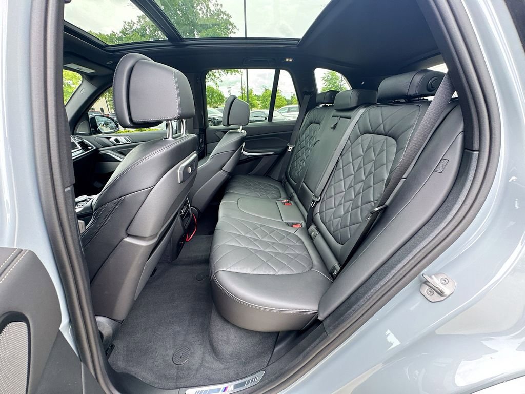 Used 2025 BMW X5 xDrive40i w/ M Sport Package AWD/4WD image 31