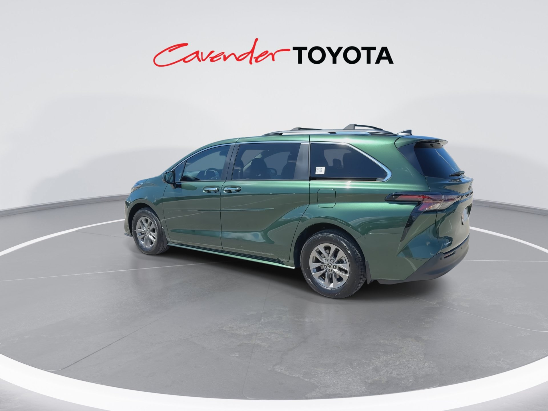 Used 2026 Toyota Sienna XLE FWD image 6