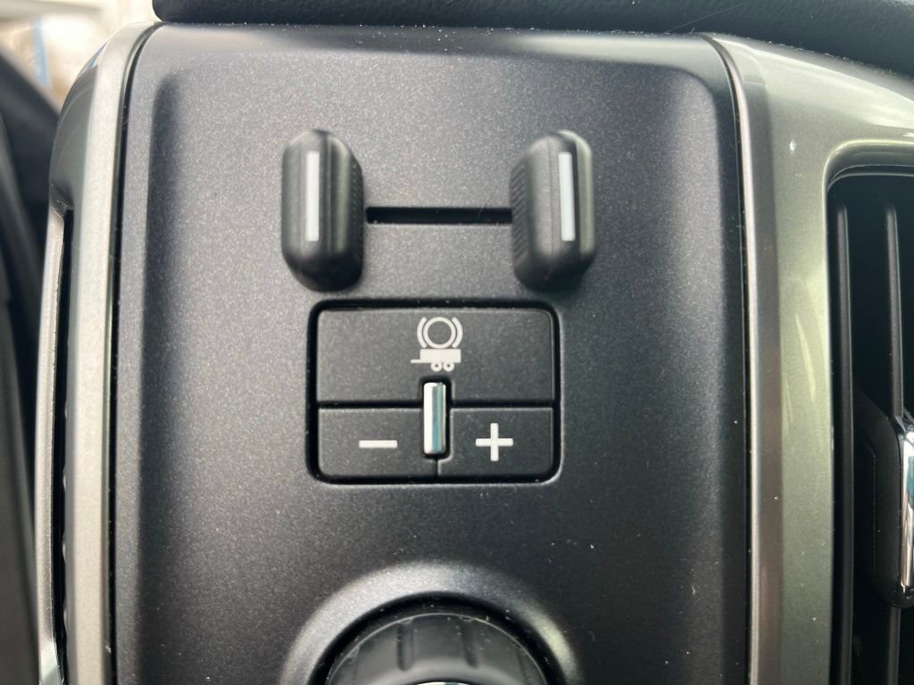 Used 2018 Chevrolet Silverado 1500 LT w/ LT Plus Package AWD/4WD image 11