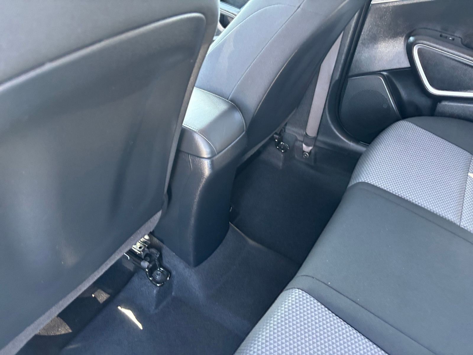 Used 2025 Kia Soul LX w/ LX Technology Package FWD image 23