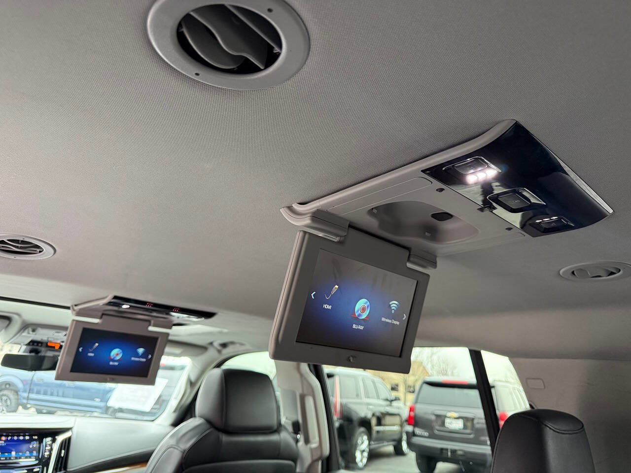 Used 2020 Cadillac Escalade ESV Luxury AWD/4WD image 19