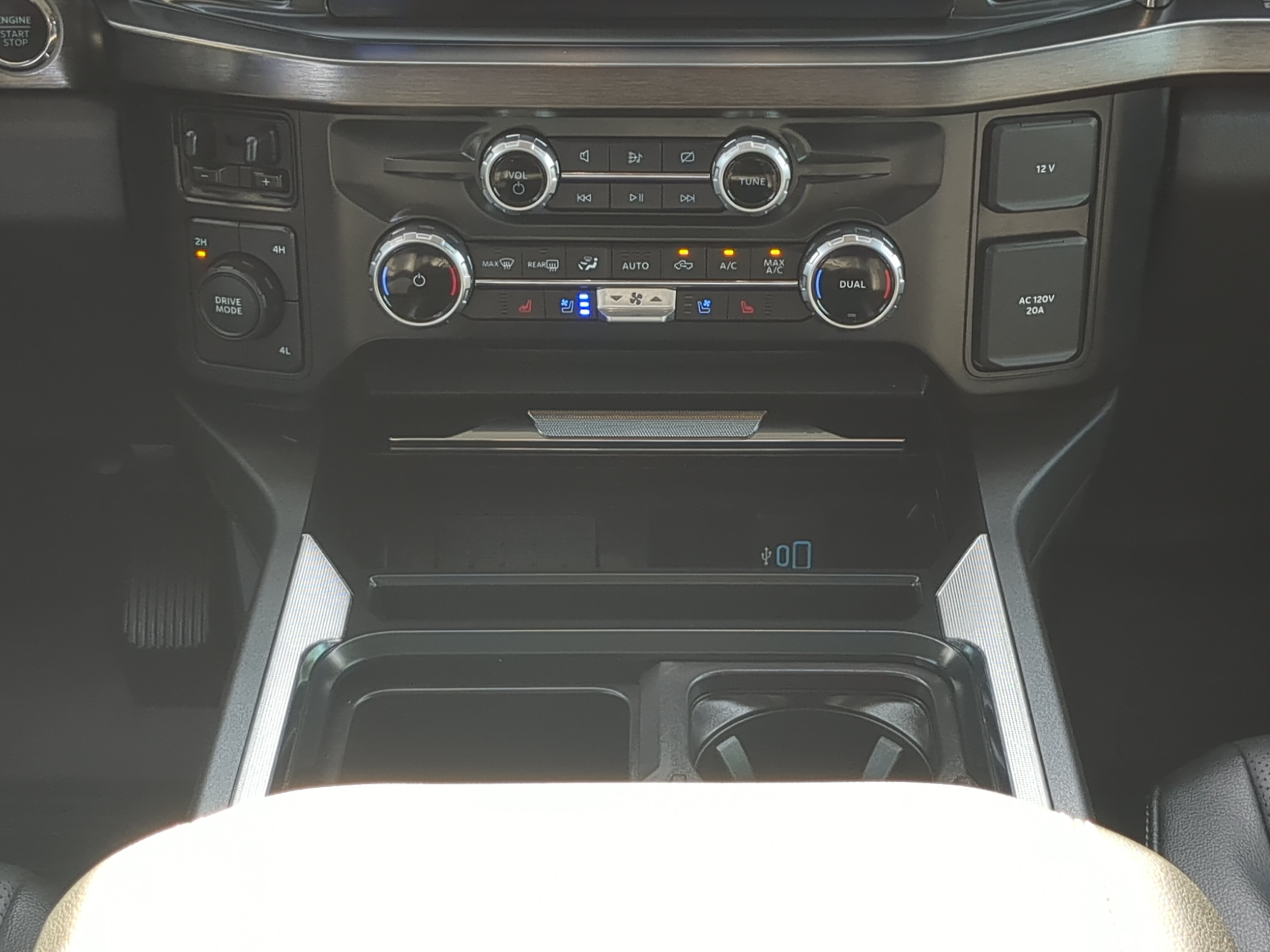 Used 2023 Ford F450 Lariat AWD/4WD image 17
