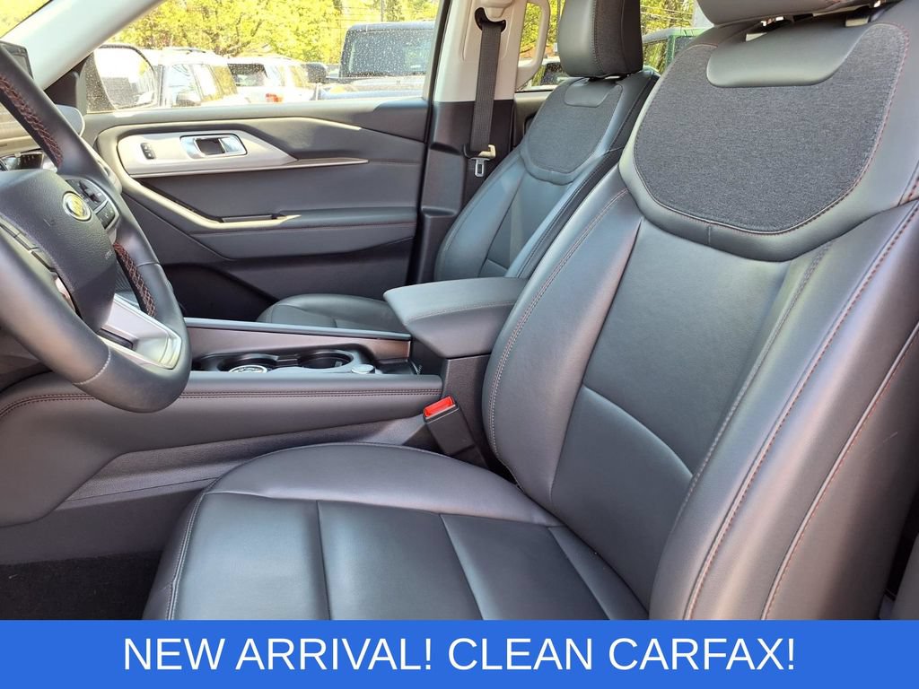 Used 2025 Ford Explorer Active w/ Active Comfort Package AWD/4WD image 3