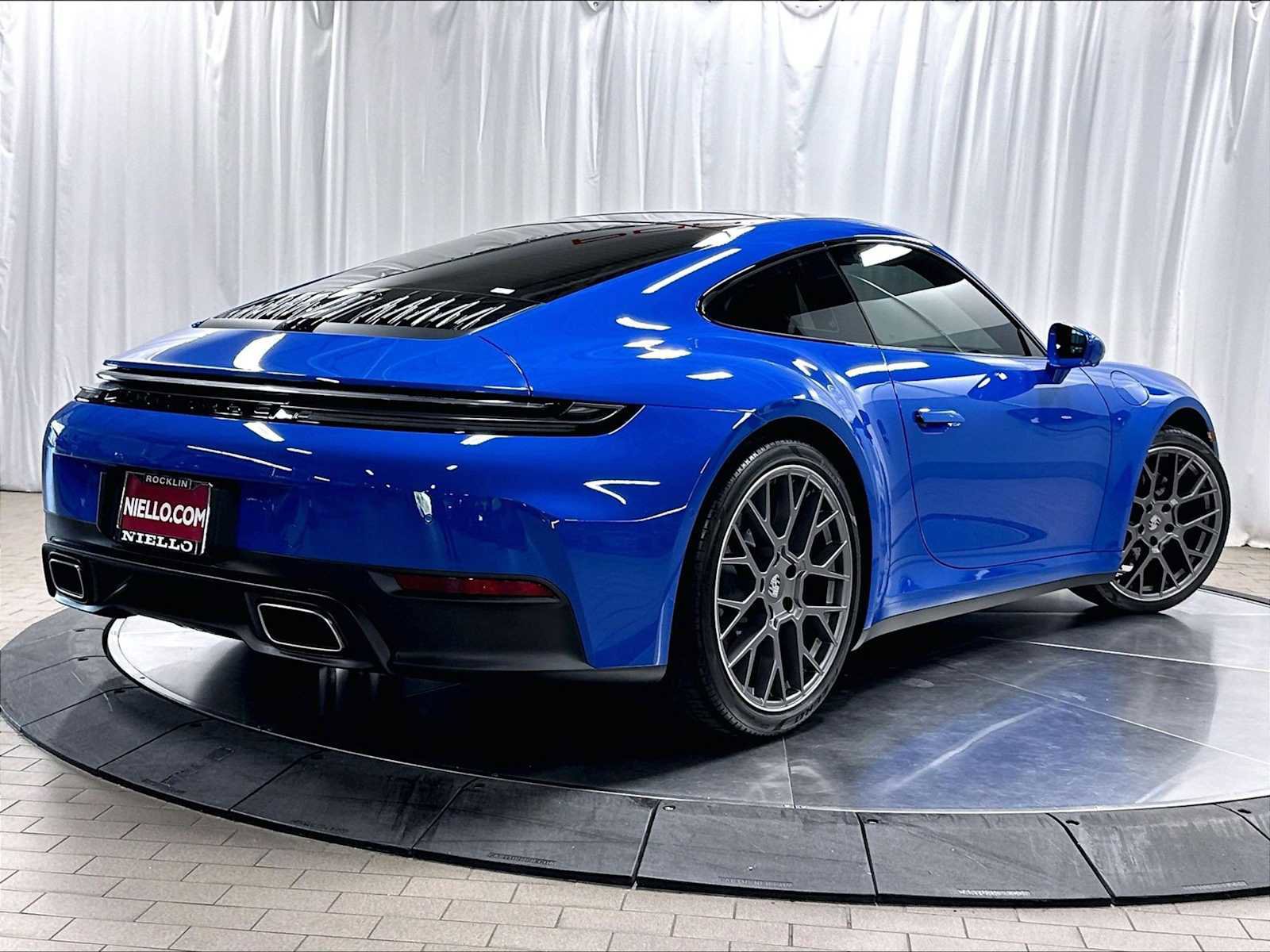 Used 2025 Porsche 911 Carrera RWD image 9