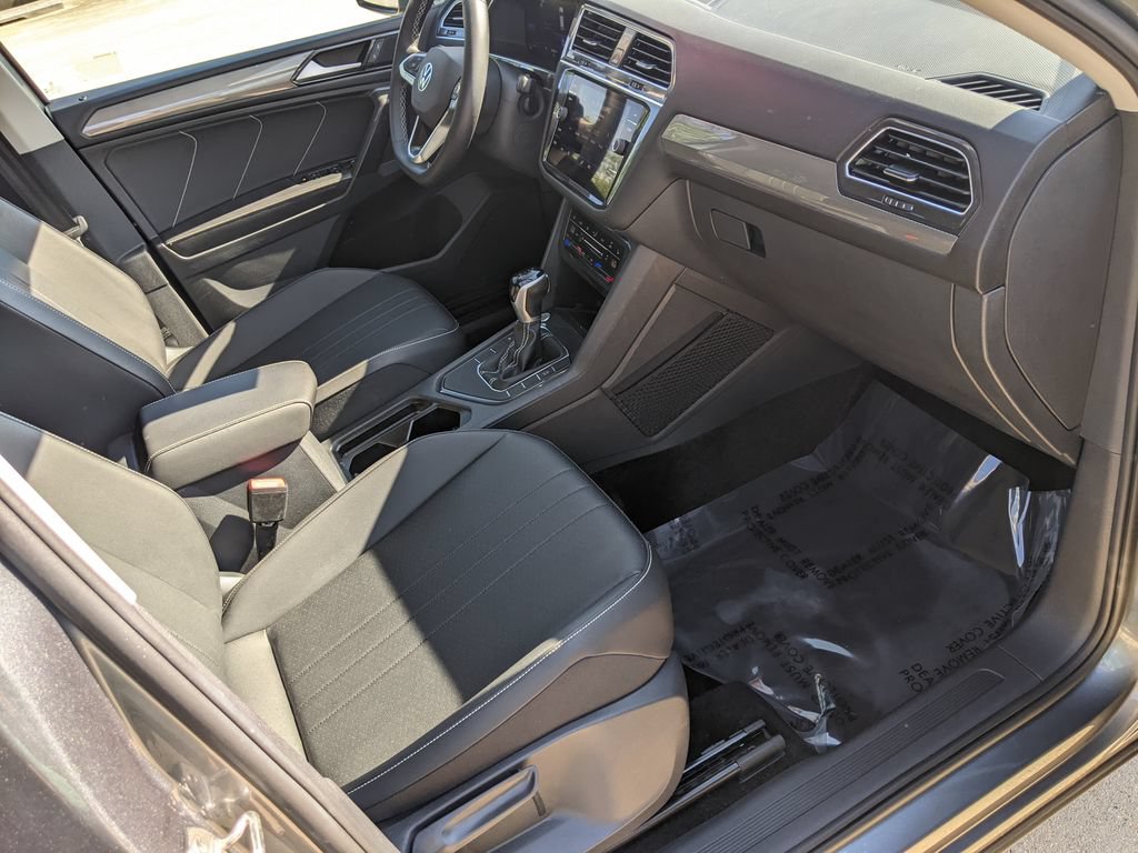 Certified 2023 Volkswagen Tiguan SE FWD image 22