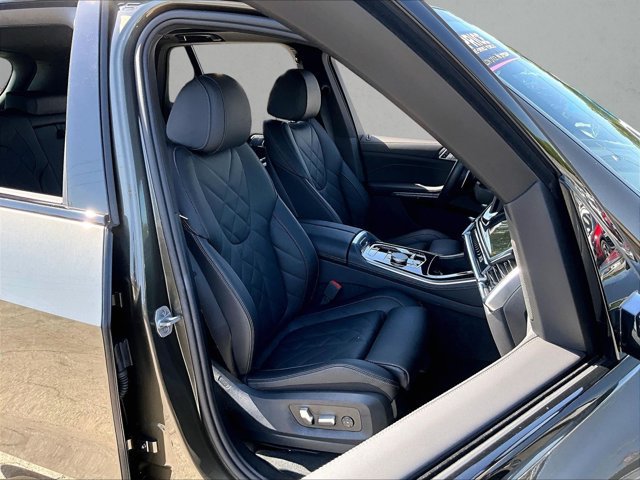 Used 2026 BMW X5 sDrive40i w/ M Sport Package RWD image 9