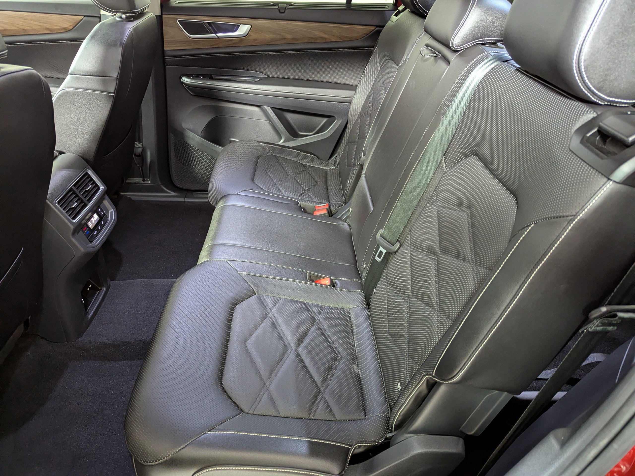 Used 2024 Volkswagen Atlas SE FWD image 45