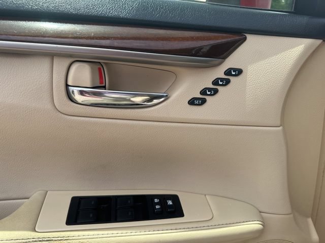 Used 2013 Lexus ES 350 w/ Luxury Pkg FWD image 21