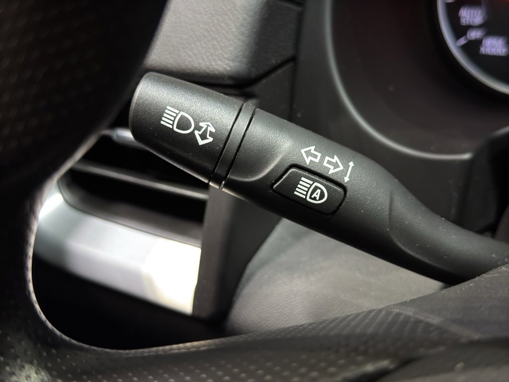 Used 2024 GMC Terrain SLE w/ Driver Convenience Package image 24