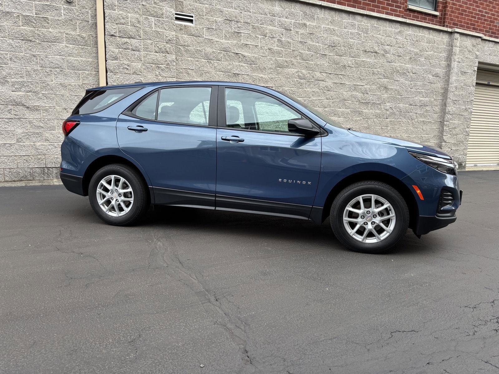 Used 2024 Chevrolet Equinox LS AWD/4WD image 3