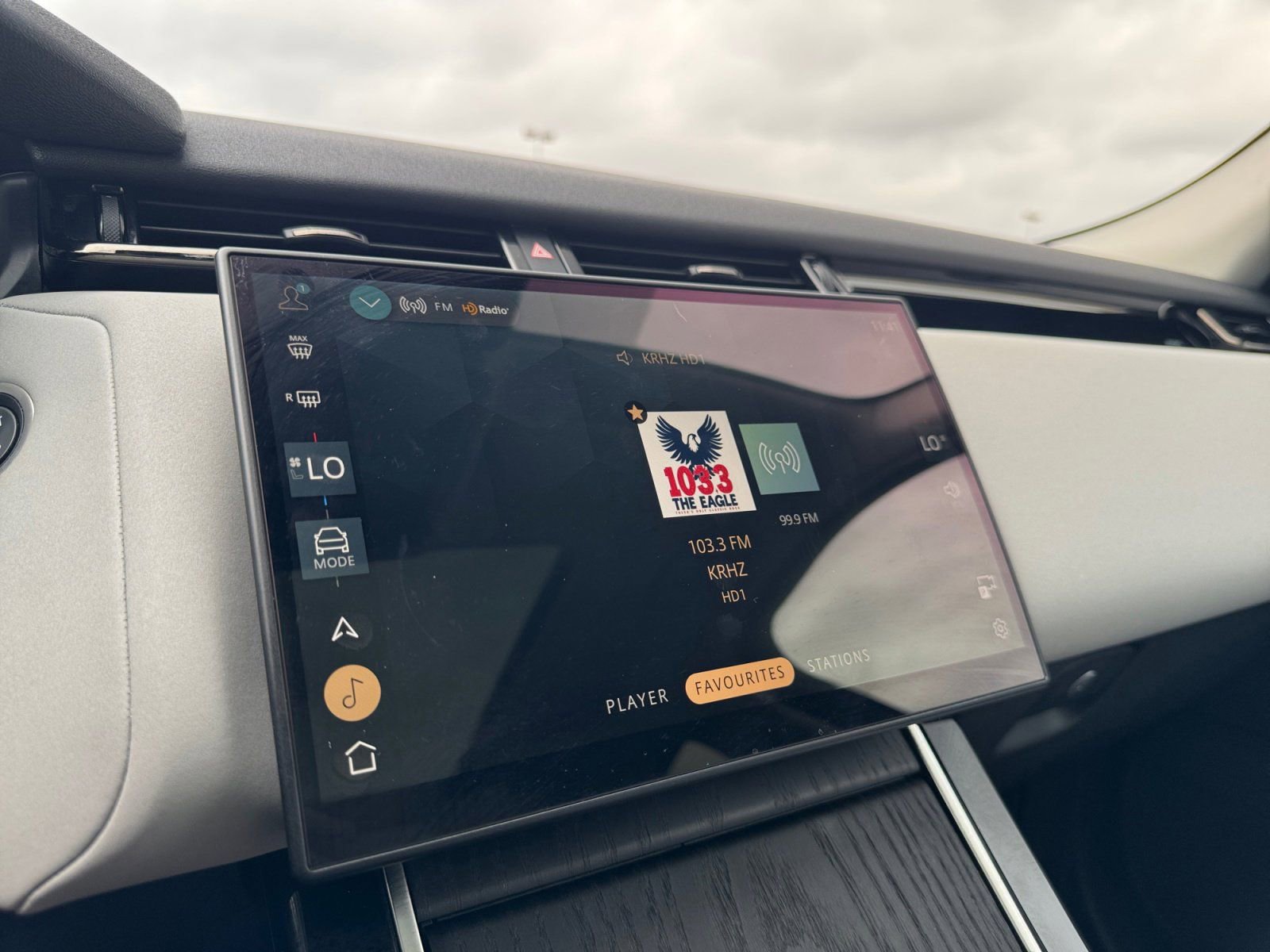 Used 2025 Land Rover Range Rover Velar S image 24