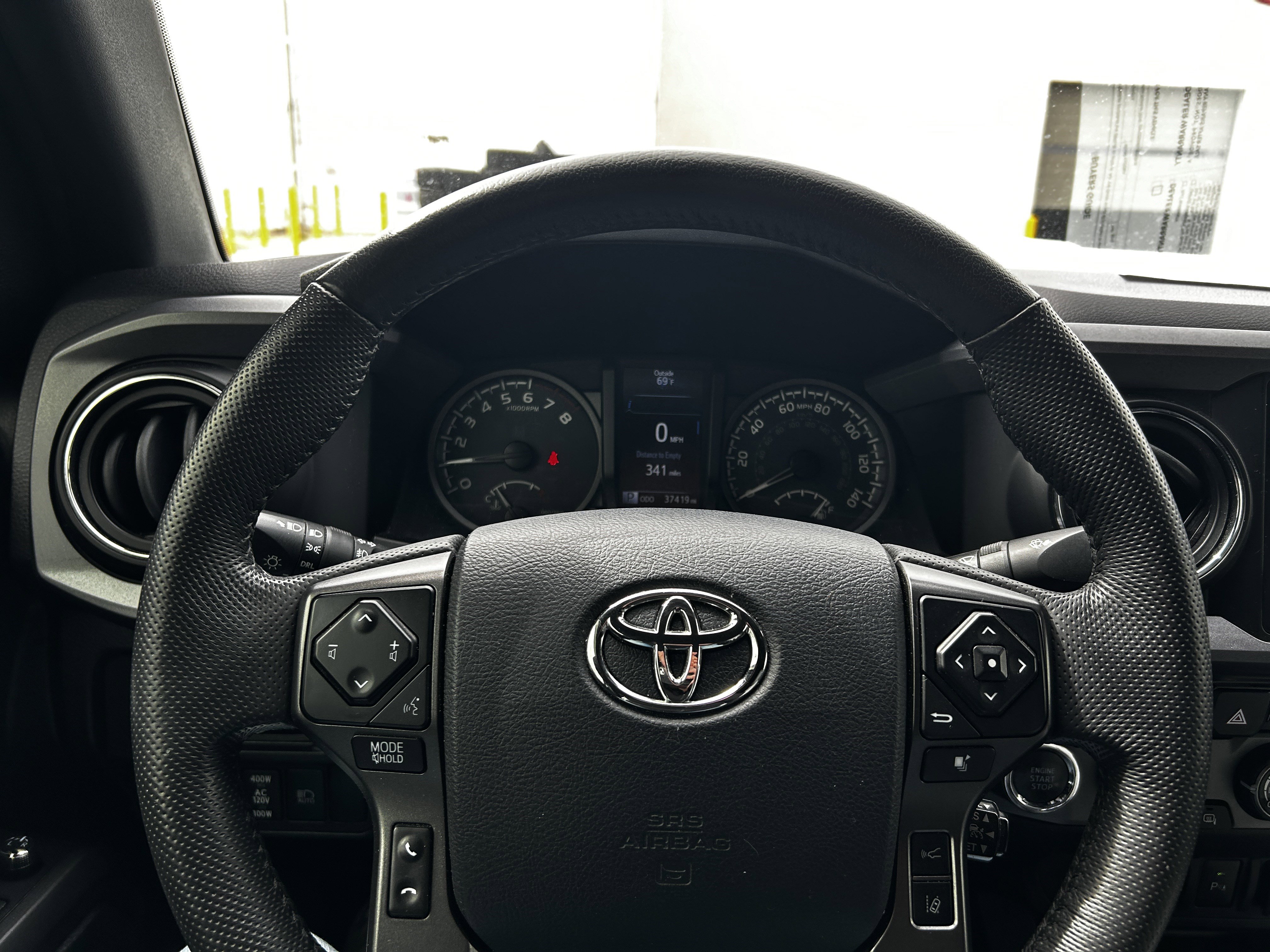 Used 2018 Toyota Tacoma TRD Sport w/ Technology Package image 17