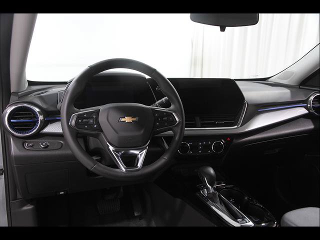 Used 2024 Chevrolet Trax LT w/ Driver Confidence Package FWD image 6