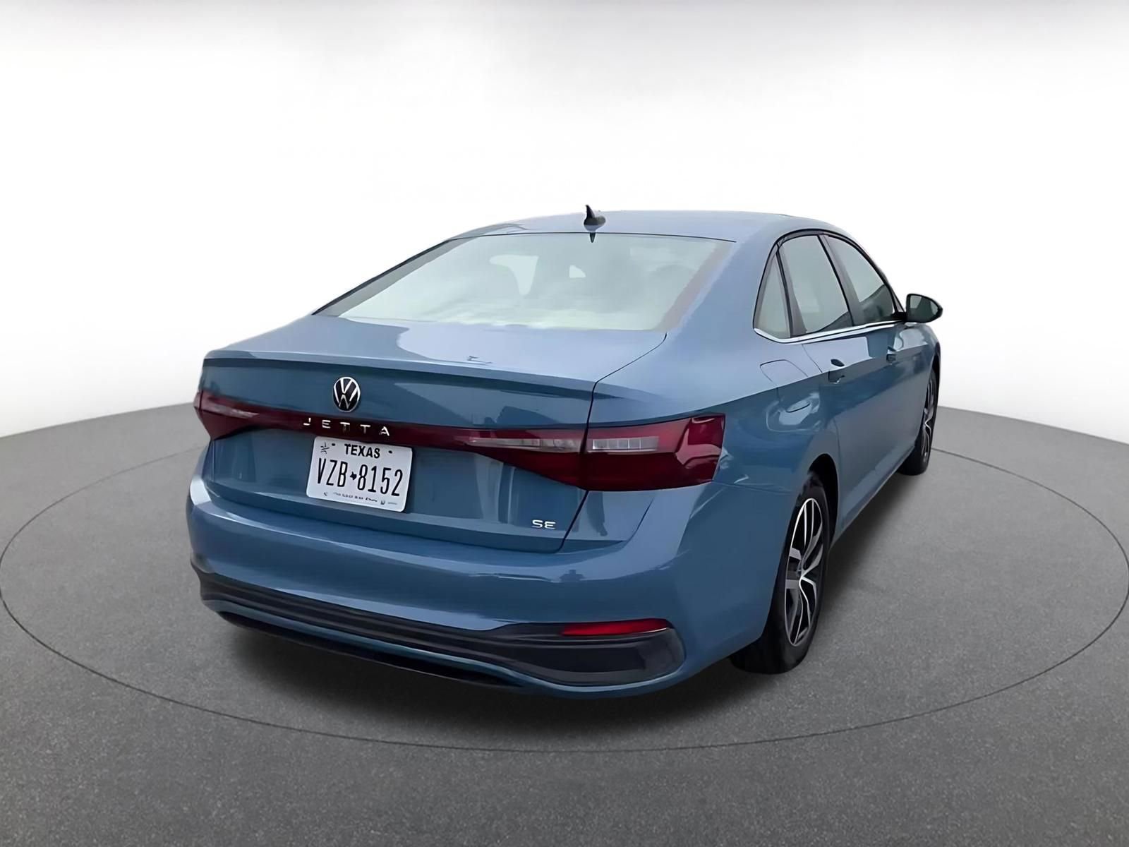 Used 2025 Volkswagen Jetta SE image 14