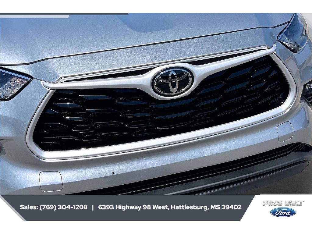 Used 2024 Toyota Highlander XLE AWD/4WD image 25
