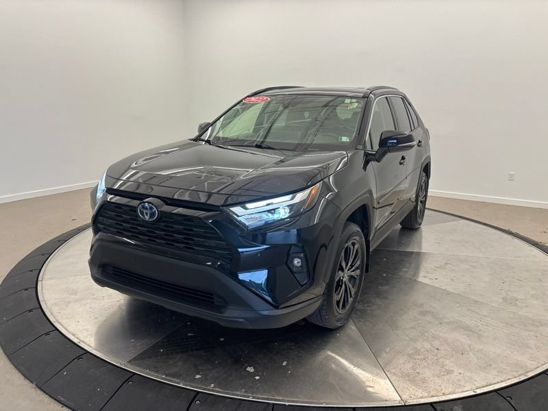 Used 2022 Toyota RAV4 XLE Premium AWD/4WD image 7