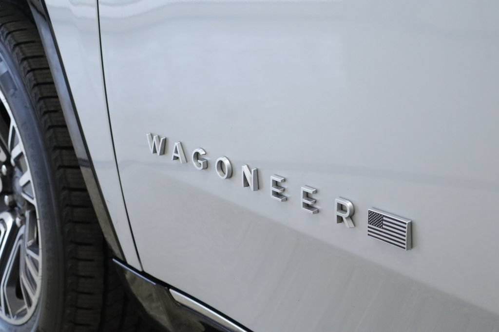 Certified 2024 Jeep Wagoneer Series II w/ Flexible Seating Group AWD/4WD image 17