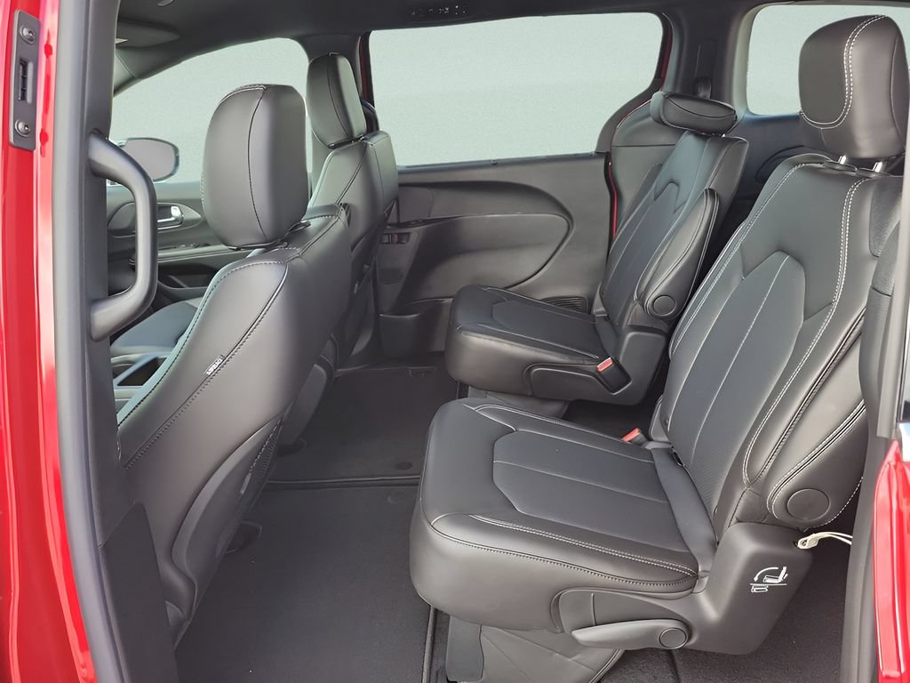 New 2026 Chrysler Voyager LX FWD image 23