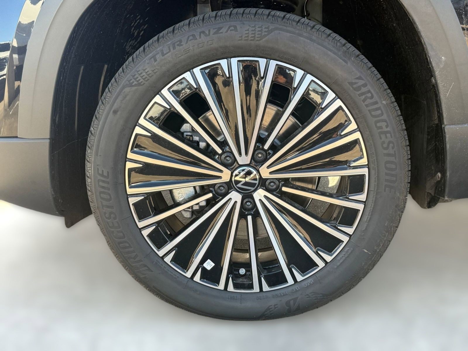 New 2026 Volkswagen Taos SE image 10