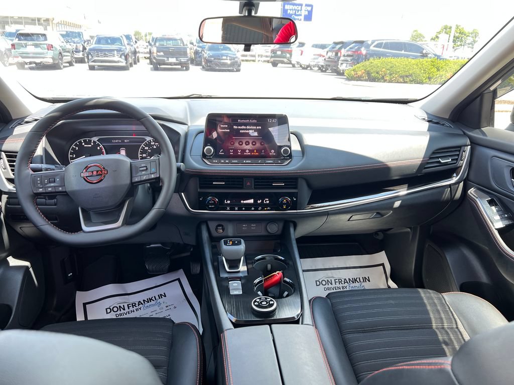 Used 2025 Nissan Rogue SV AWD/4WD image 15