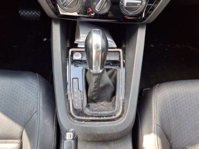 Used 2016 Volkswagen Jetta SEL FWD image 28