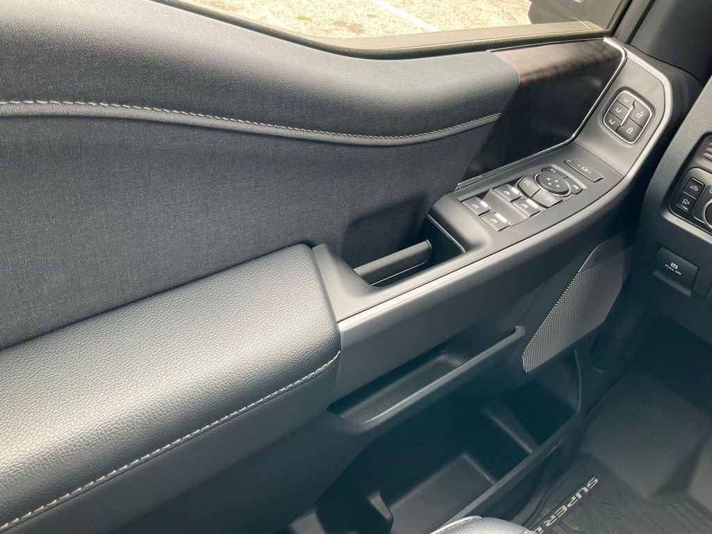 Certified 2025 Ford F350 Lariat w/ Black Appearance Package image 39