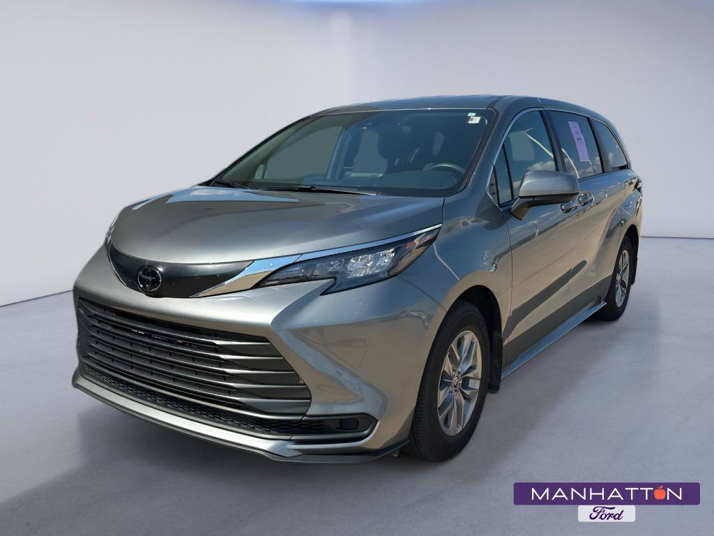 Used 2026 Toyota Sienna LE AWD/4WD image 1