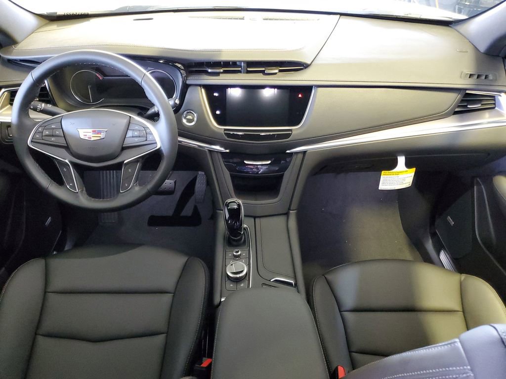 New 2025 Cadillac XT5 Luxury image 13