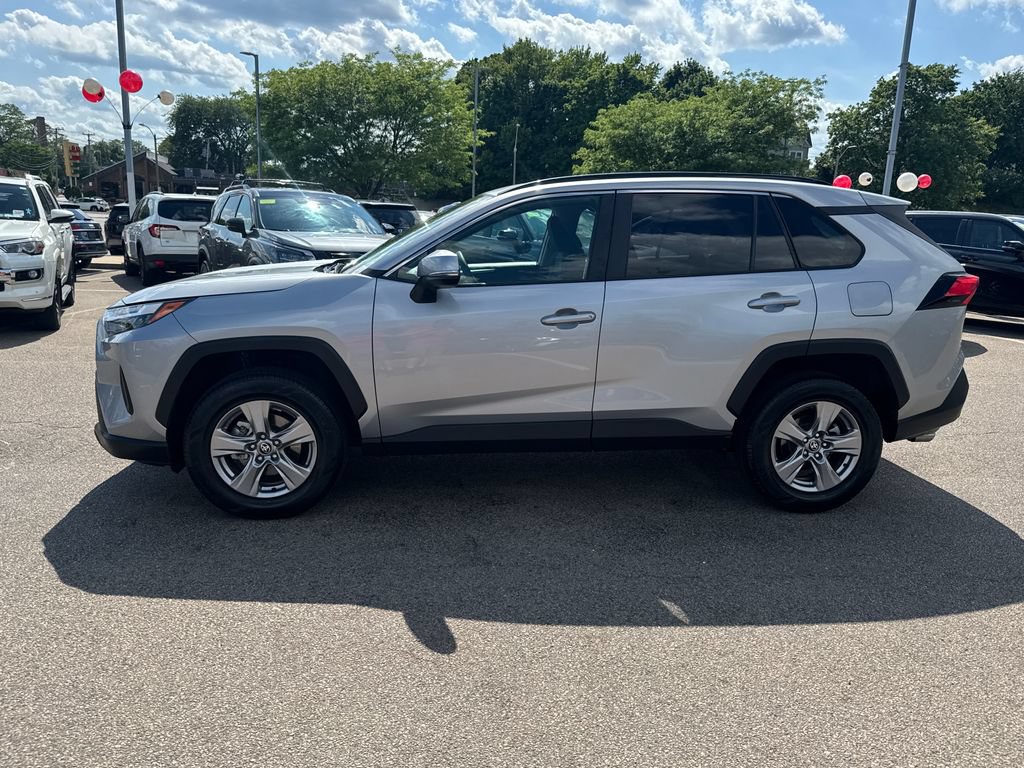 Used 2025 Toyota RAV4 XLE AWD/4WD image 4