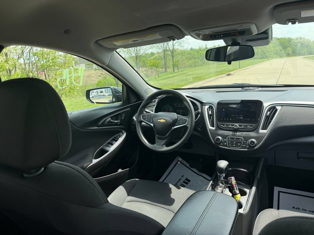Used 2025 Chevrolet Malibu LT FWD image 19