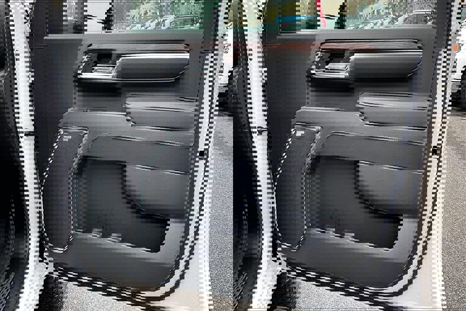 Used 2025 GMC Sierra 3500 SLT w/ SLT Premium Package image 20