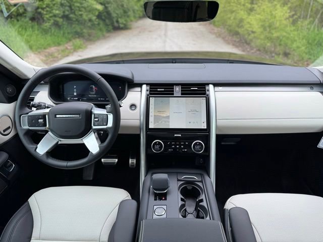 New 2026 Land Rover Discovery Limited Edition AWD/4WD image 21