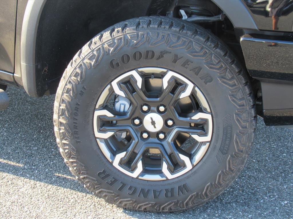 Used 2025 Chevrolet Silverado 1500 ZR2 w/ Technology Package image 6